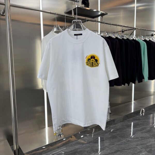 1-360.jpg LV T-shirt