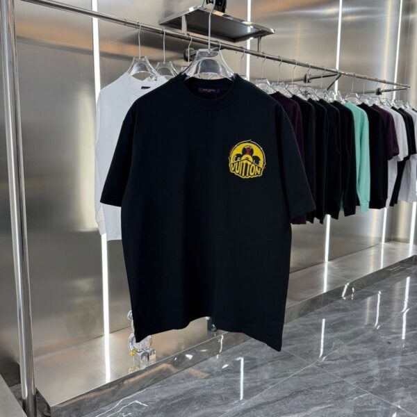 3-348.jpg LV T-shirt