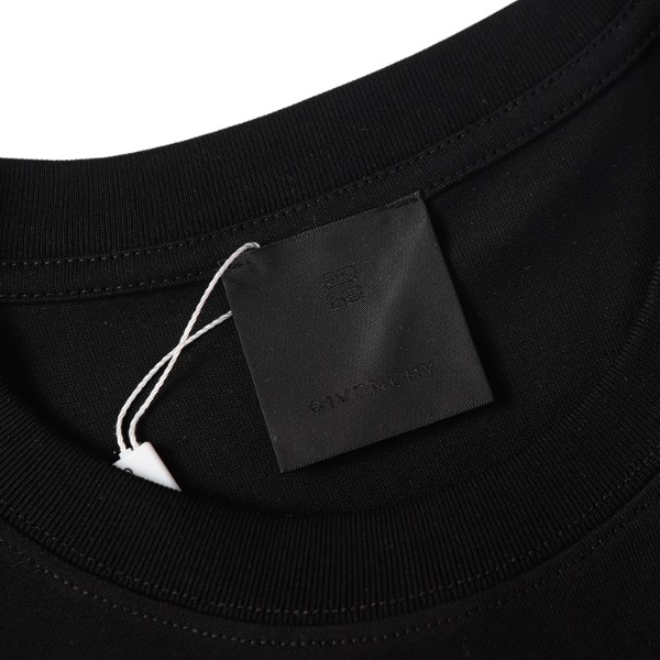 6-81-1.jpg GVNCHY T-Shirt