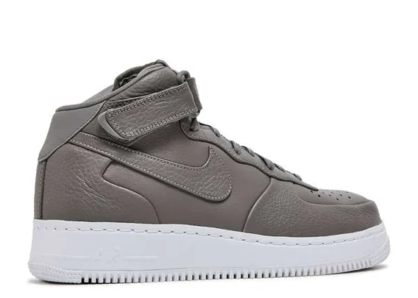 air-force-1-high-light-charcoal-1.webp AIR FORCE 1 HIGH ‘LIGHT CHARCOAL’