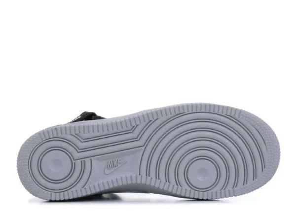 air-force-1-high-overbranding-8.webp AIR FORCE 1 HIGH ‘OVERBRANDING’