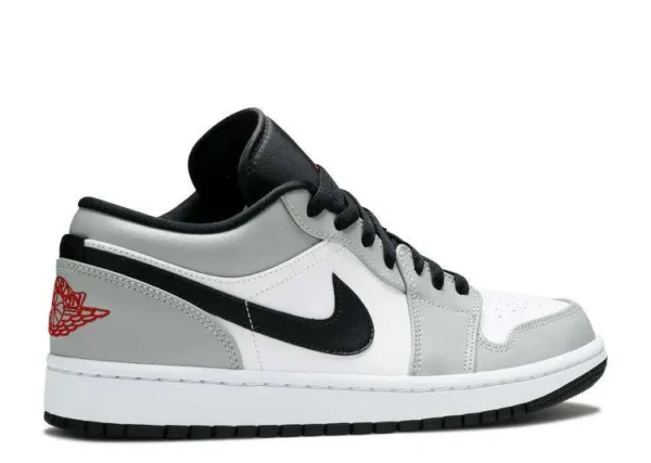 air-jordan-1-low-light-smoke-grey-3.webp AIR JORDAN 1 LOW ‘LIGHT SMOKE GREY’