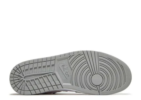 AIR JORDAN 1 LOW ‘LIGHT SMOKE GREY GYM RED’