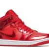 air-jordan-1-mid-university-red-pomenegrate-1.webp AIR JORDAN 1 MID ‘UNIVERSITY RED POMENEGRATE’