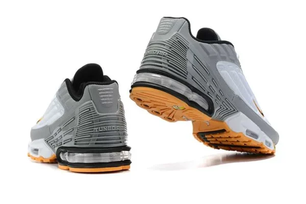 air-max-plus-tn-3-grey-white-orange-punch-2.webp AIR MAX PLUS TN 3 ‘GREY WHITE ORANGE PUNCH’