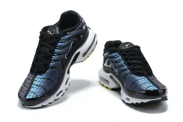 air-max-plus-tn-half-racer-1.webp AIR MAX PLUS TN ‘HALF RACER’