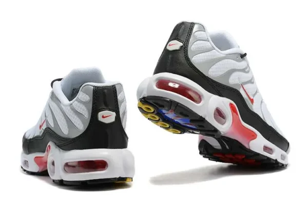 air-max-plus-tn-photon-dust-varsity-red-2.webp AIR MAX PLUS TN ‘PHOTON DUST VARSITY RED’