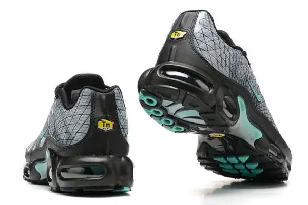 air-max-plus-tn-spirograph-3.webp AIR MAX PLUS TN ‘SPIROGRAPH’