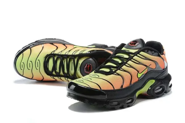 air-max-plus-tn-volt-solar-red-2.webp AIR MAX PLUS TN ‘VOLT SOLAR RED’
