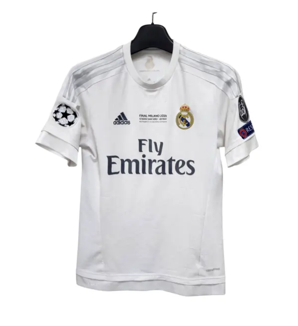 camiseta-retro-real-madrid-15-16-1-equipacion-edicion-final-champions-league.webp Camiseta Retro Real Madrid 15/16 1ª Equipación – Edición Final Champions League