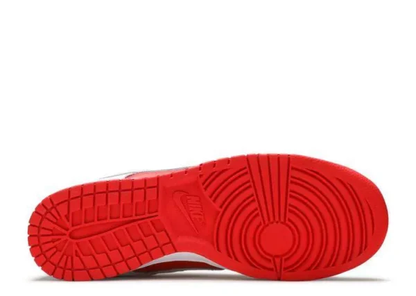 sb-dunk-low-championship-red-3.webp SB DUNK LOW ‘CHAMPIONSHIP RED’